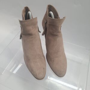 Dolce Vita Womens SZ 10 Beige Suede Block Heel Side Zip Ankle Bootie Shoes